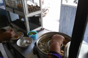 Pernah coba lezatnya Bakso Solo Pojok Pak Man? (C) MERDEKA/RIZKY WAHYU