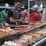 Aneka jajanan di Malaysia Street Food yang ada di Alun-alun Kota Batu (C) ULUL AZMY MALANGTODAY