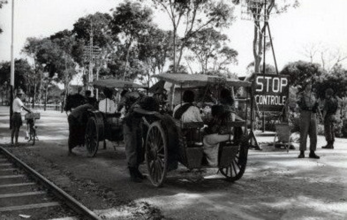 Surat Pantat bisa menjadi solusi untuk menghindari penggeledahan pasukan Belanda seperti ini (C) GAHETNA.NL
