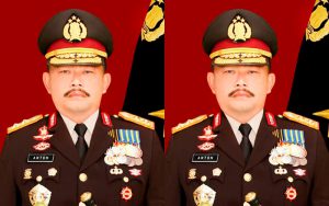 Irjen Pol Anton Setiadji yang pernah menjabat sebagai Kapolda Jatim pada 2015-2016 lalu (C) WIKIPEDIA