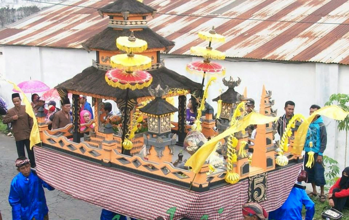 Tumpeng Jolen ada dalam bersih desa di Malang, termasuk di Desa Ngadilangkung (C) YOELSW