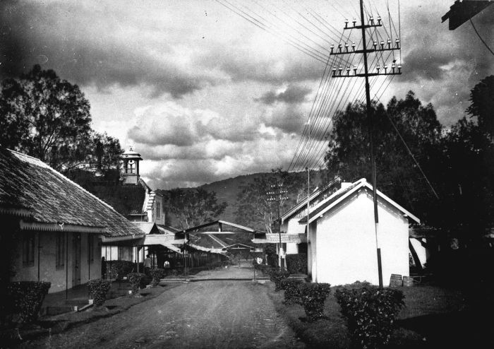 Suasana di Lawang tempo dulu, pernah terjadi sengketa wilayah antar pejuang TNI di sini (C) COLLECTIE TROPENMUSEUM