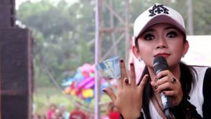 Sosok Ratna Antika, si penyanyi dangdut koplo asal Malang. (Foto: kursrupiah.net)