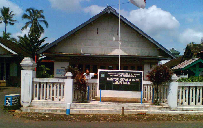 Balai Desa Jambuwer lawas sebelum dipugar (C) BLOG DESA JAMBUWER