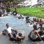 Anda bisa menjajal Terapi Ikan di Wisata Air Sumber Maron (C) LINGKAR MALANG