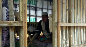 Ponpes Tahfidzul Quran Al-Falah yang menggunakan bekas kandang kambing untuk menghafal Al Quran (C) WAHIDA/MALANG TIMES