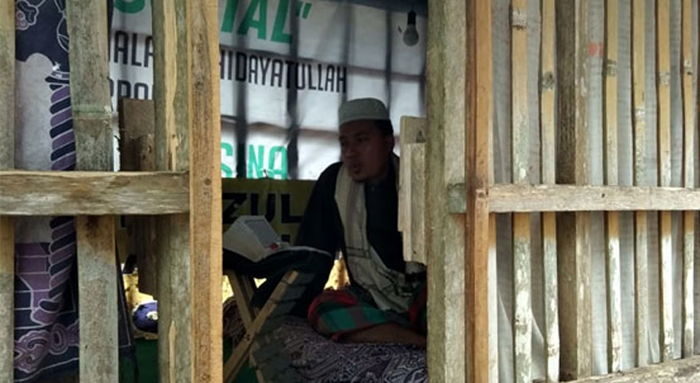 Ponpes Tahfidzul Quran Al-Falah yang menggunakan bekas kandang kambing untuk menghafal Al Quran (C) WAHIDA/MALANG TIMES