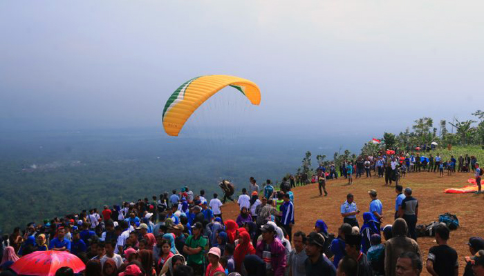 Tempat take-off Wisata Paralayang Gunung Tumpuk (C) RUBIANTO/RADAR MALANG
