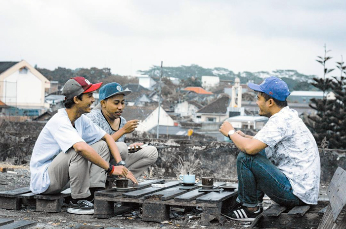 Rooftop Warung 14 Semeru Art Gallery (C) BAQIIS