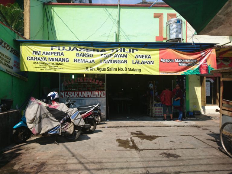 Bagian depan Pujasera Tulip. (Foto: Riska Suci Rahmawati)