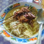 Seporsi soto sate di Pujasera UB. (Foto: Riska Suci Rahmawati)