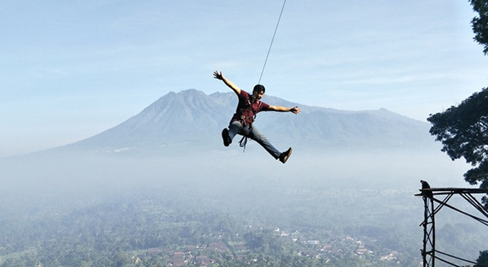 Ayunan ekstrim di Wisata Gunung Katu (C) FISKA TANJUNG/JAWA POS