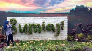 Wisata selfie di Kantor Kecamatan Bumiaji (C) AYUN/MALANG VOICE