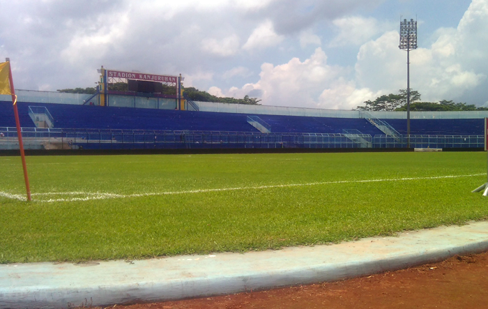 Indana Paint warnai Stadion Kanjuruhan Malang (C) AKAIBARA