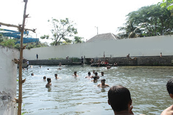 Pemandian Belakang Wendit (C) JELAJAH SUMBER MALANG