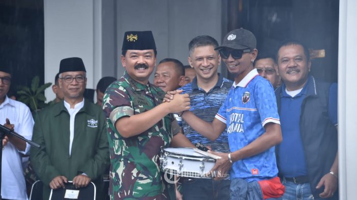 Panglima TNI Datangi Balai Kota Malang bertemu Aremania (C) TRIBUNNEWS