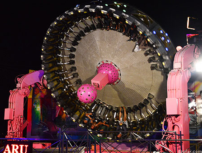 Megamix di Batu Night Spectacular (C) DZOFAR