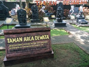 Salah satu bagian dari Taman Sejarah di Jatim Park 1 Batu (C) SANG TRAVELISTA