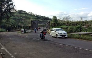 Jembatan Beli Karangkates (C) JURAGAN CIPIR