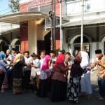 Warga Oro-oro Ombo Punya Tradisi Halal Bihalal di Jalanan (C) MALANG POST