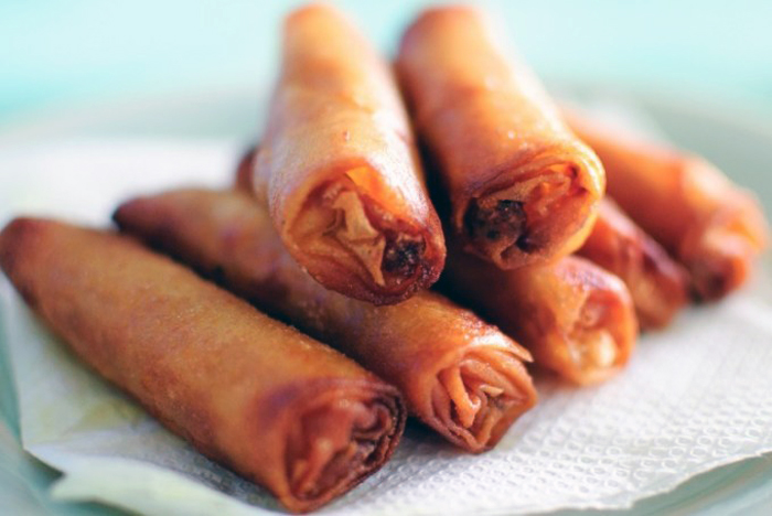 Lumpia Sematang, salah satu Kuliner Khas Jawa Tengah yang Ada di Malang (C) WIKIHOW