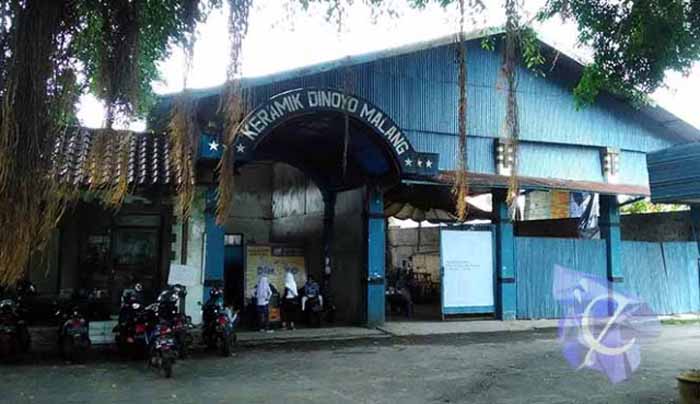 Pekerja Tak Kasat Mata di Bekas Pabrik Keramik Dinoyo (C) VAKANSI.ID