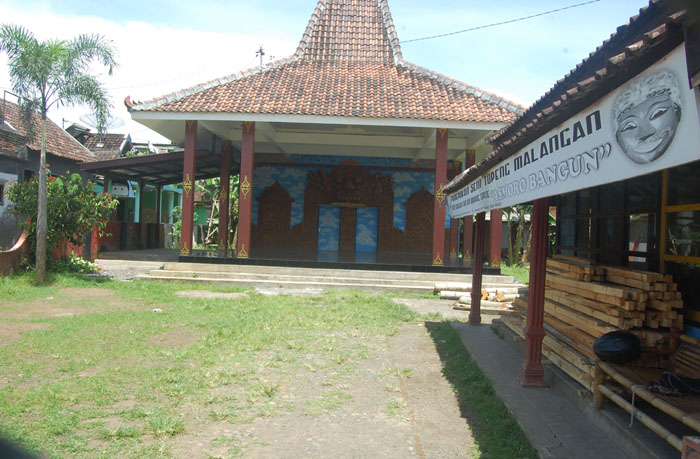 Padepokan Topeng Malangan Asmoro Bangun (C) LIRIKMALANG