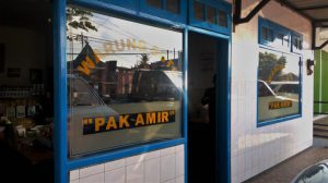 Warung Soto Pak Amir Karanglo yang Tak Pernah Sepi (C) AKULILY.COM