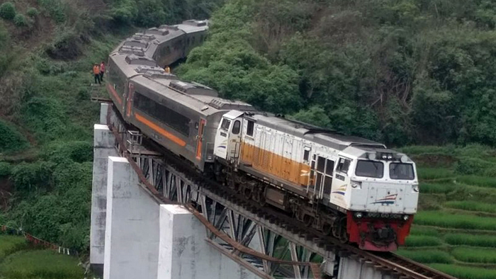 Kereta Api Mutiara Selatan - WIKIPEDIA