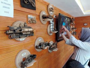 Recycle Museum Hotbottles, Museum Daur Ulang Botol Pertama di Indonesia