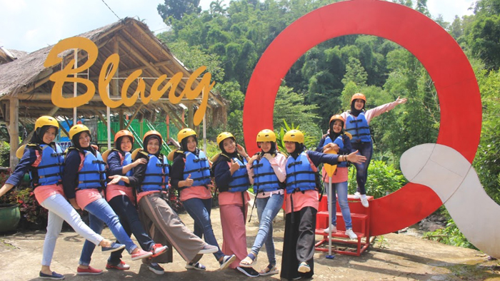 Seru-seruan di Air Bersama Blan Q Rafting