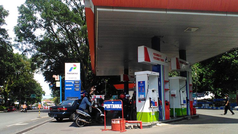 SPBU Jalan Bandung Malang (64-651-23)