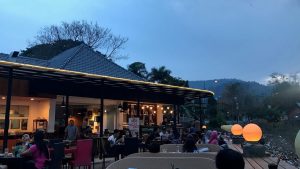 Bersantai Mewah Pinggir Sawah di Pupuk Bawang Cafe & Dining