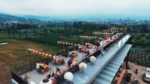 Berburu Senja di Cokelat Klasik Cafe Kota Batu