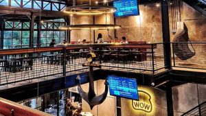 Warunk WOW KWB, Indoor Oke, Outdoor pun Oke