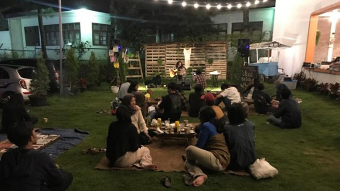Kebunmu Cafe, Tempat Nongkrong Keren Berkonsep Kebun