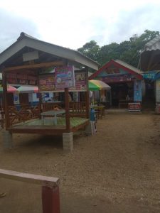Gazebo di depan warung Hoki
